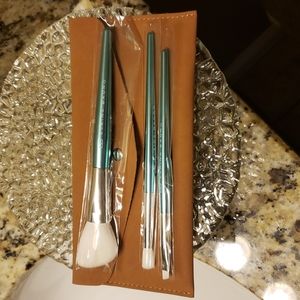 Elaina badro brush set